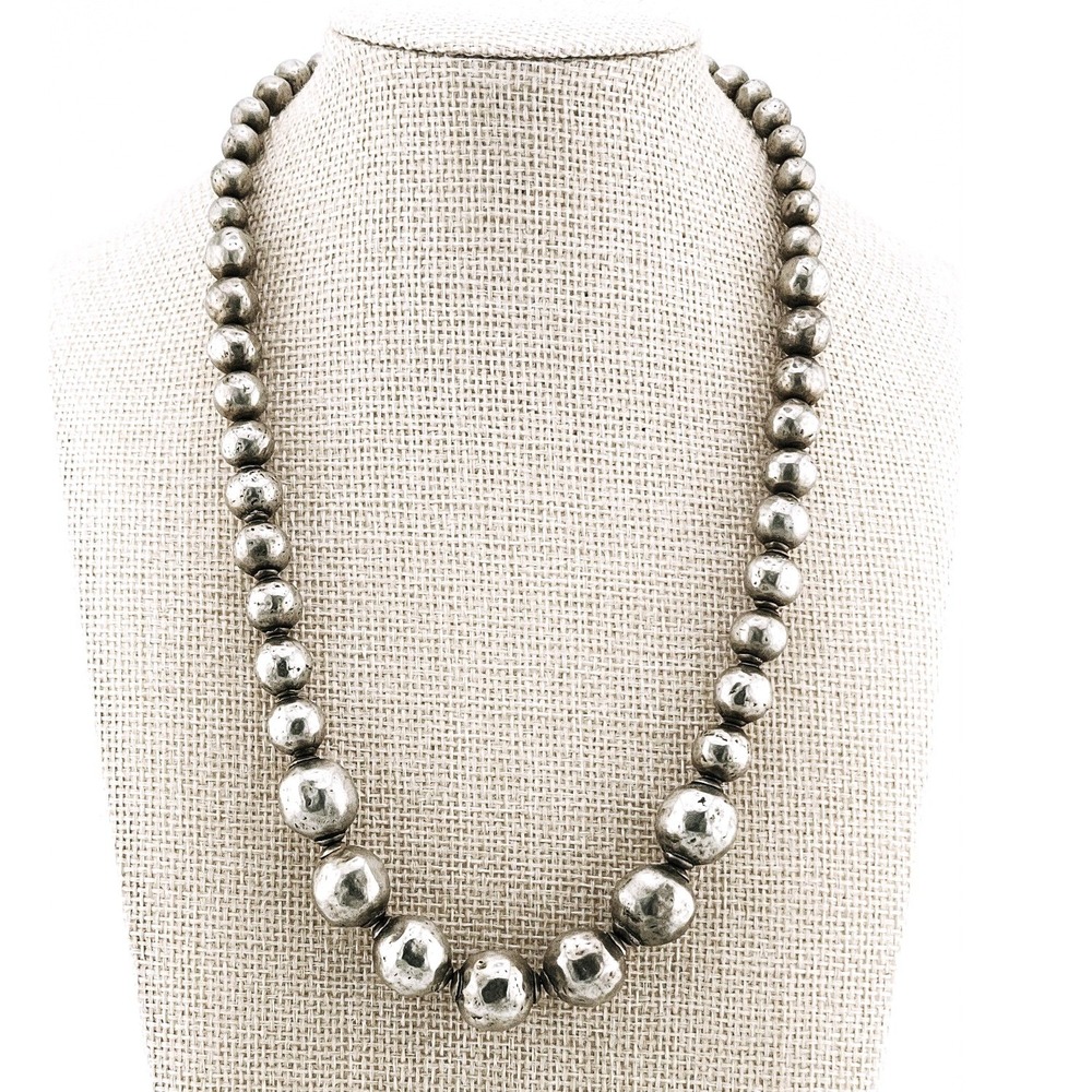 Silpada Atmospheric N1953 Sterling Silver Hammered Graduated Bead Necklace
